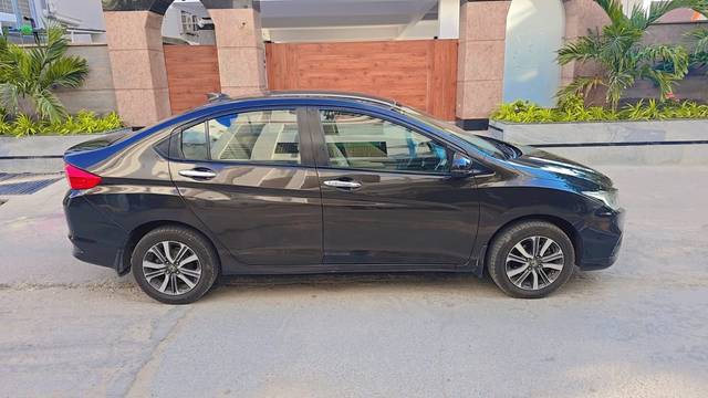 https://images10.gaadi.com/usedcar_image/4562384/original/5041ec39908ba513d6f140ef784a5f0a.jpg?imwidth=6401