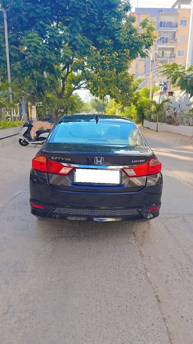 https://images10.gaadi.com/usedcar_image/4562384/original/processed_928ddda9b761f0fa155b9412462be33f.jpg?imwidth=6402