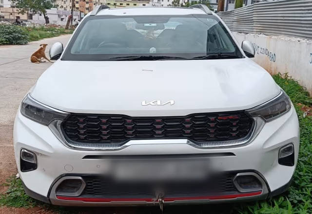 https://images10.gaadi.com/usedcar_image/4562415/original/0323017f-01aa-4d72-8587-e0d7dae431ad.?imwidth=6402