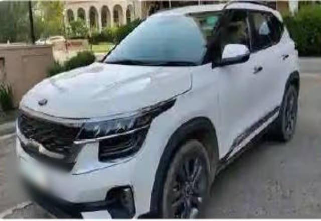 https://images10.gaadi.com/usedcar_image/4562436/original/d3f493ae-3b70-4e12-ae66-6bb6fdefae1c.?imwidth=6400