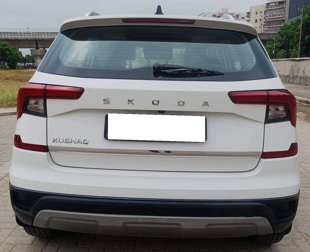 https://images10.gaadi.com/usedcar_image/4562453/original/processed_1ed2b7271b2c0cfededa45405f28e948.jpg?imwidth=6401