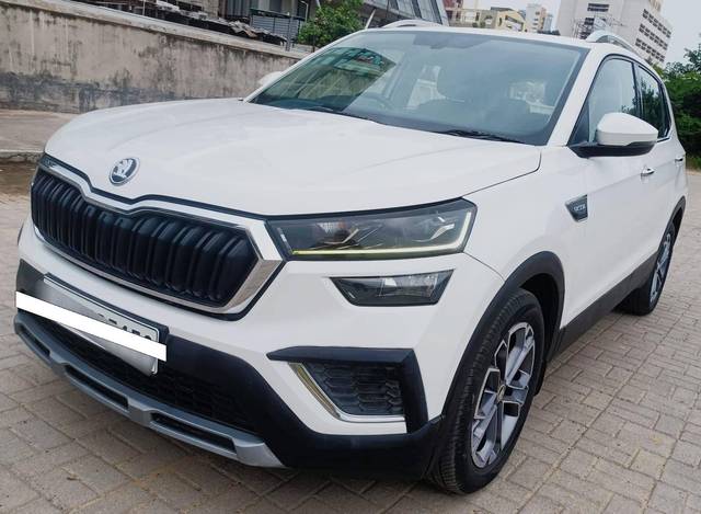 https://images10.gaadi.com/usedcar_image/4562453/original/processed_ef7e9e53696ad255bd79a43a4d0b5be9.jpg?imwidth=6402