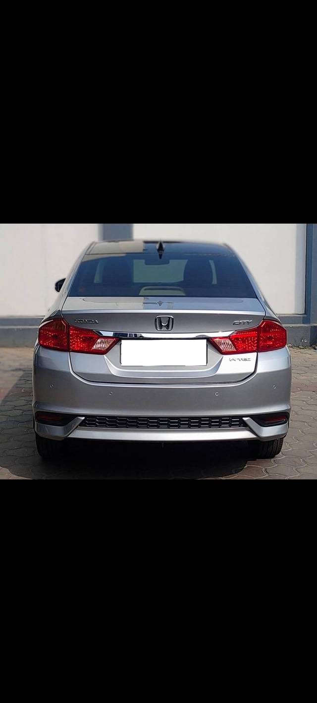 https://images10.gaadi.com/usedcar_image/4562479/original/processed_668998f7-f4c4-4f9e-9b65-4c74b1aed12b.jpg?imwidth=6401