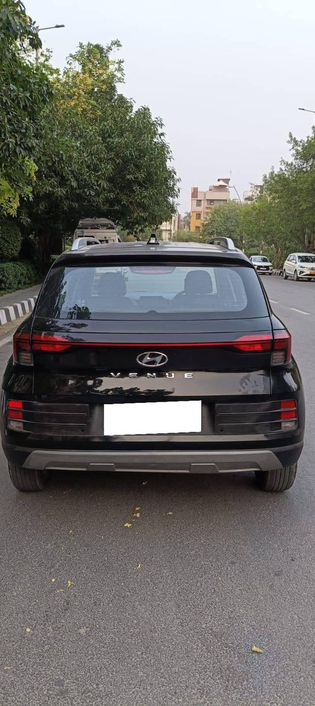 https://images10.gaadi.com/usedcar_image/4562488/original/processed_2befa60e9e0d6ab41256a2b1ec1a8d9a.jpg?imwidth=6401