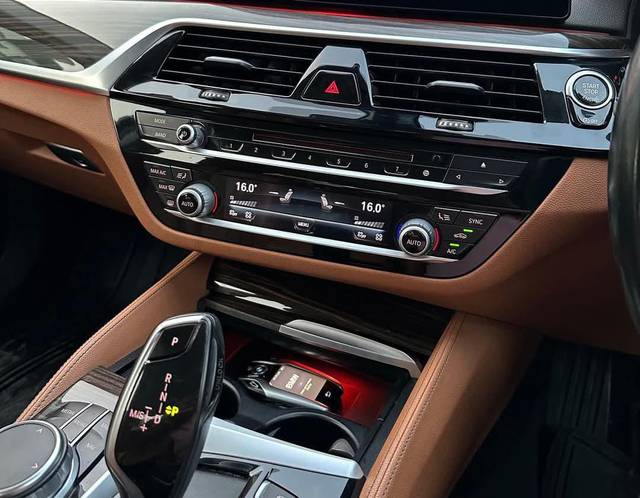 https://images10.gaadi.com/usedcar_image/4562495/original/e349728fc77e63016a4851d145486f78.jpg?imwidth=6401