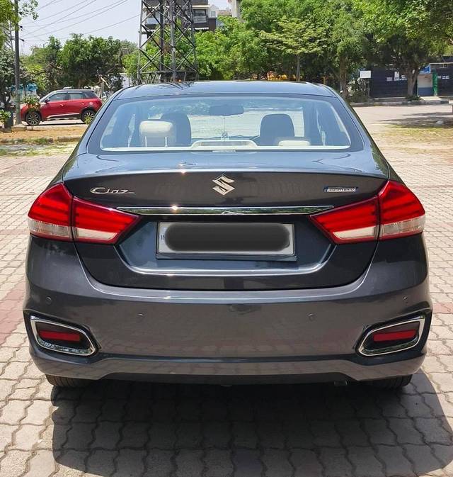 https://images10.gaadi.com/usedcar_image/4562497/original/processed_ae263509ef9b059ae1804a4e03f30cea.jpg?imwidth=6402