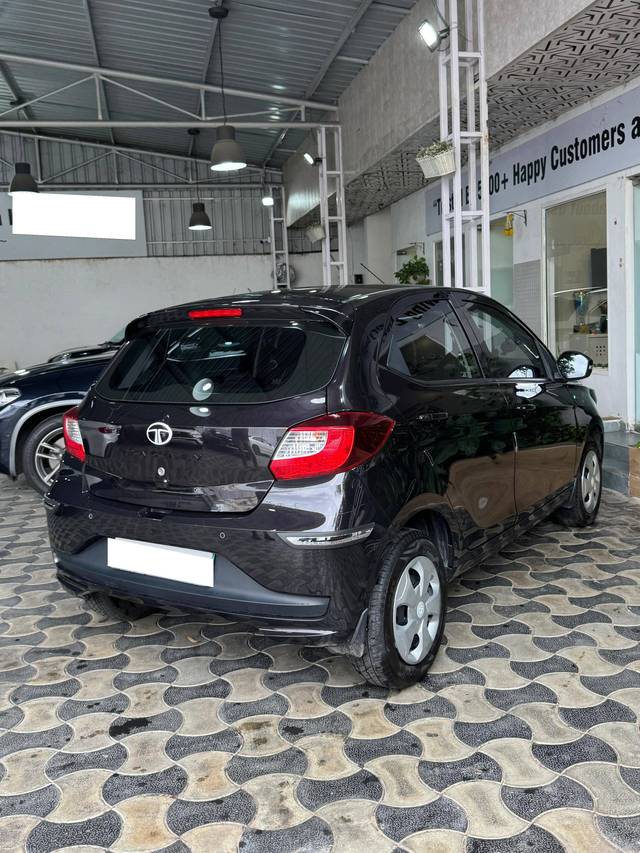 https://images10.gaadi.com/usedcar_image/4562511/original/processed_7b02fb9c47c1f84465debe6a69912104.jpg?imwidth=6401