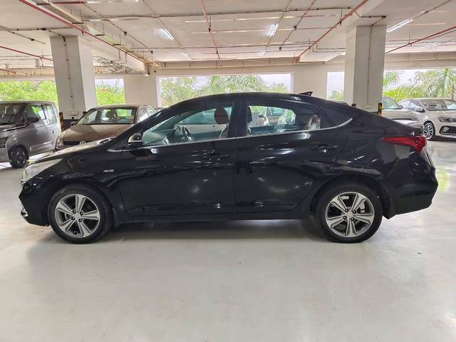 https://images10.gaadi.com/usedcar_image/4562514/original/processed_2fbb96e6f58c42e6121c7d7a226e844b.jpg?imwidth=6402