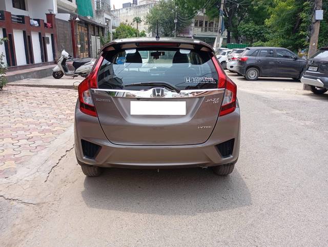 https://images10.gaadi.com/usedcar_image/4562584/original/processed_f7ff0f2b5b929c14ed10b6f955f57ec5.jpg?imwidth=6402