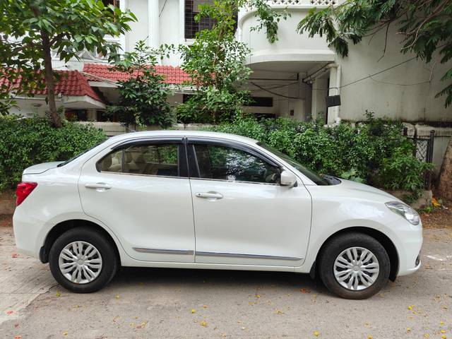 https://images10.gaadi.com/usedcar_image/4562586/original/9959b58bb941d624aaa5ed8c7f0962a4.jpg?imwidth=6401