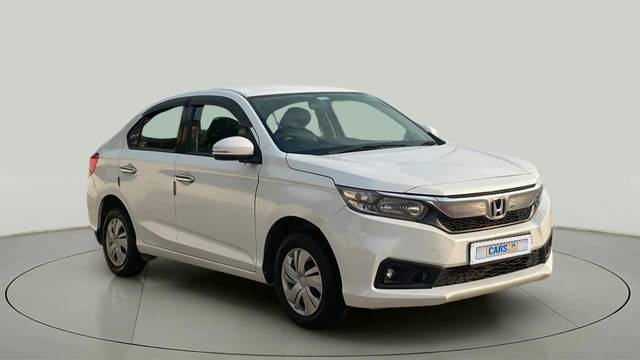https://images10.gaadi.com/usedcar_image/4562597/original/82335204c895ad135c8972bacc2c7f38.jpg?imwidth=6400