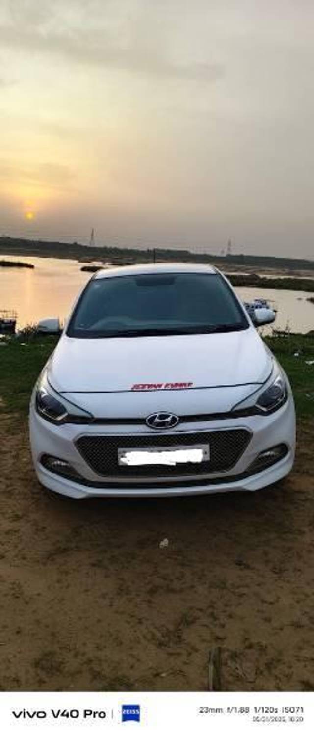 https://images10.gaadi.com/usedcar_image/4562634/original/processed_fccae2ab-1bf0-4e05-8ffe-8bd5ddf78052.jpg?imwidth=6400