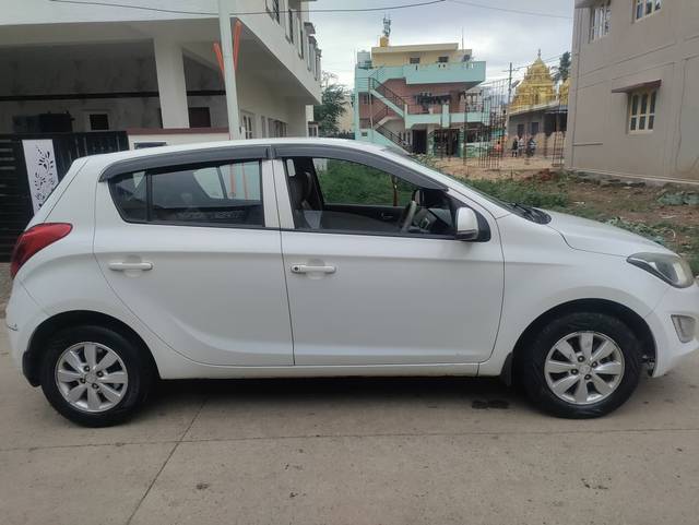 https://images10.gaadi.com/usedcar_image/4562638/original/21b212e91c480a41c895c487cf4b062b.jpg?imwidth=6401