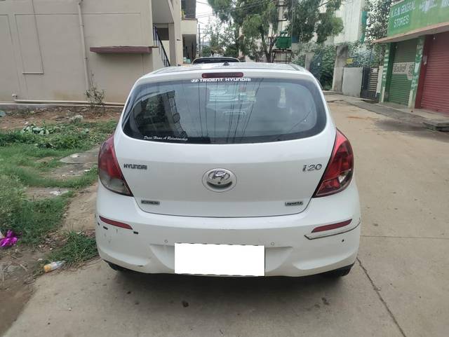 https://images10.gaadi.com/usedcar_image/4562638/original/processed_15c75f21d59fb2b8937dccecf8404722.jpg?imwidth=6402