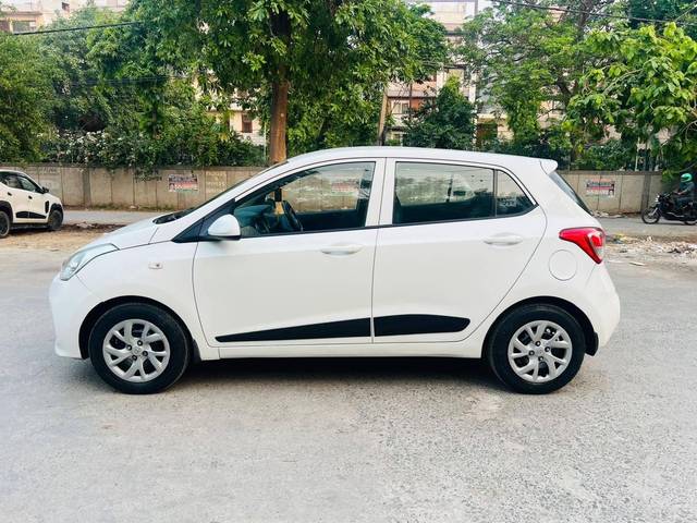 https://images10.gaadi.com/usedcar_image/4562699/original/processed_72737d6d-ba96-4e61-b88b-af7d0767c4eb.jpg?imwidth=6402
