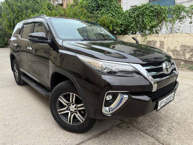 https://images10.gaadi.com/usedcar_image/4562713/original/343a65eaad8a4217c3dad6fadbb531ae.jpg?imwidth=6401