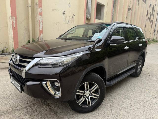 https://images10.gaadi.com/usedcar_image/4562713/original/3be1abd9428f4f253290d62d8bce45b5.jpg?imwidth=6402