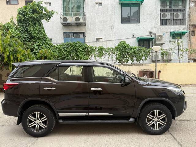 https://images10.gaadi.com/usedcar_image/4562713/original/8527fdd784d88dc58fa75c4bf955d6d0.jpg?imwidth=6401
