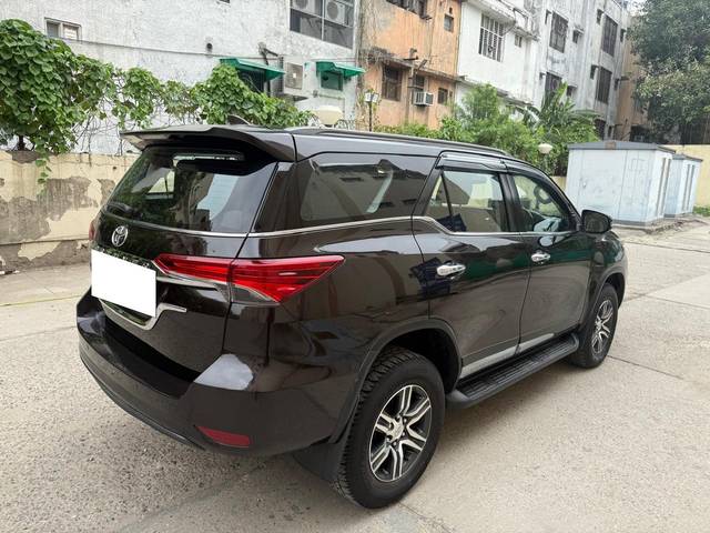 https://images10.gaadi.com/usedcar_image/4562713/original/processed_a266d60ec0f925f02eed68dc329b446c.jpg?imwidth=6402