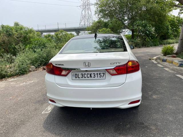 https://images10.gaadi.com/usedcar_image/4562715/original/processed_d3edbb58b1c0d5e538ca66792bd2fb80.jpg?imwidth=6402