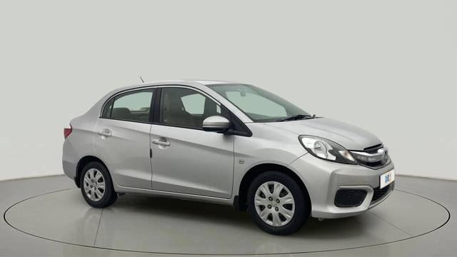 https://images10.gaadi.com/usedcar_image/4562717/original/dd83e2240e1b18cb60a2194d96140aff.jpg?imwidth=6400