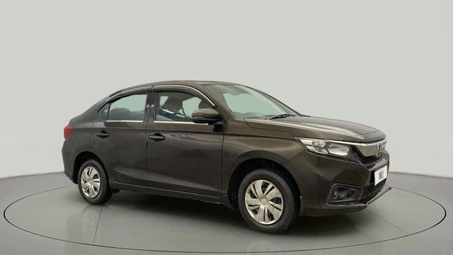 https://images10.gaadi.com/usedcar_image/4562723/original/5382e01a1ff52d5fb46dec1d416c0328.jpg?imwidth=6400