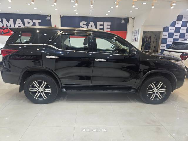 https://images10.gaadi.com/usedcar_image/4562724/original/17ec235ad78818143059b4d94e2f20fd.jpg?imwidth=6401