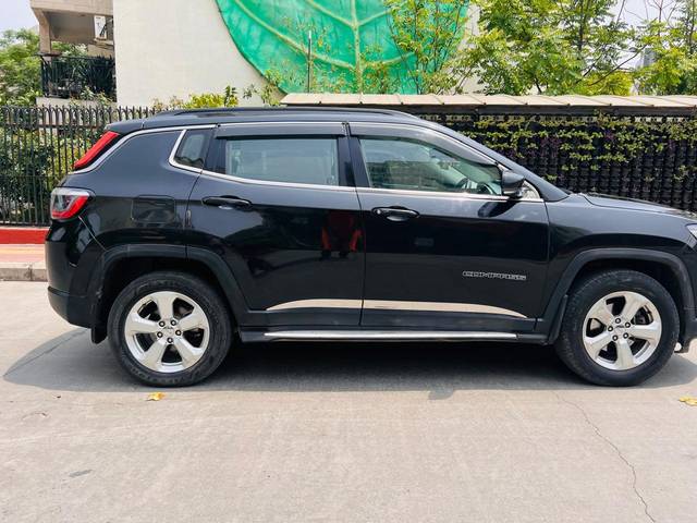 https://images10.gaadi.com/usedcar_image/4562746/original/processed_abc011eb74d52015ead61c977e77d118.jpg?imwidth=6401