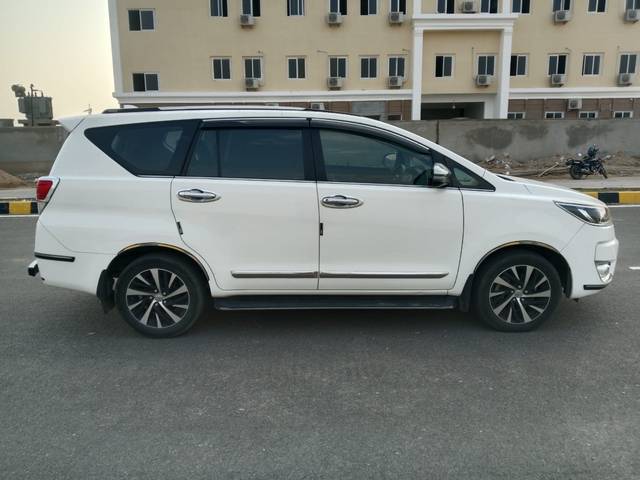 https://images10.gaadi.com/usedcar_image/4562747/original/a9f02a500d7e85fc37223c4d30d5c7c3.jpg?imwidth=6401