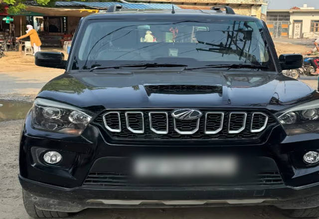 https://images10.gaadi.com/usedcar_image/4562751/original/8de8e434-186b-4b9a-8883-0ac6cf2ad1c6.?imwidth=6400