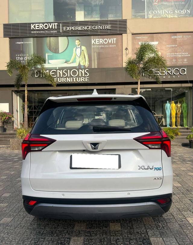 https://images10.gaadi.com/usedcar_image/4562754/original/processed_ef45d1942bfa8c4e05c49fcd94ce94e9.jpg?imwidth=6402