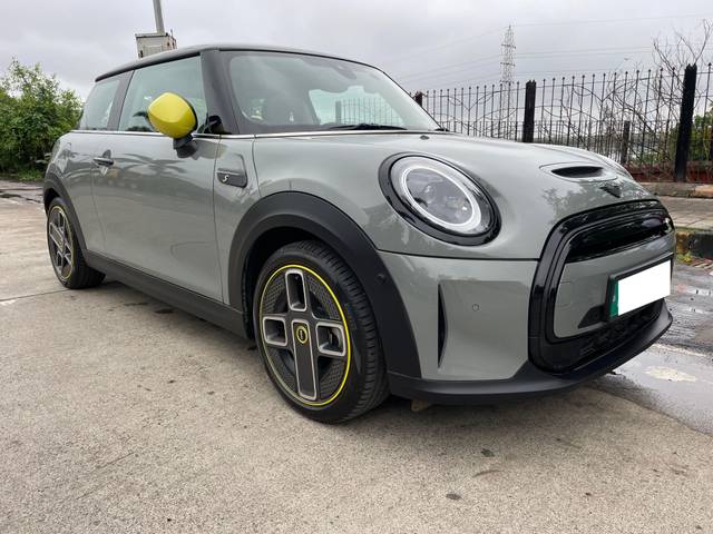 https://images10.gaadi.com/usedcar_image/4562759/original/processed_29dd4c88766ead584d6112f890710959.jpg?imwidth=6400
