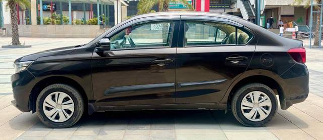 https://images10.gaadi.com/usedcar_image/4562764/original/processed_7c873421a0d9d4baae498d6f2bdf69c3.jpg?imwidth=6402