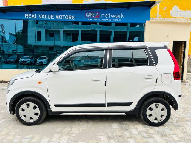 https://images10.gaadi.com/usedcar_image/4562770/original/processed_2afc7efe-23a9-49b5-823d-a664a6d322de.jpg?imwidth=6402