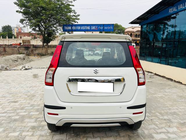 https://images10.gaadi.com/usedcar_image/4562770/original/processed_f25a03a7-f7fd-480a-af4e-aae933292fb4.jpg?imwidth=6401