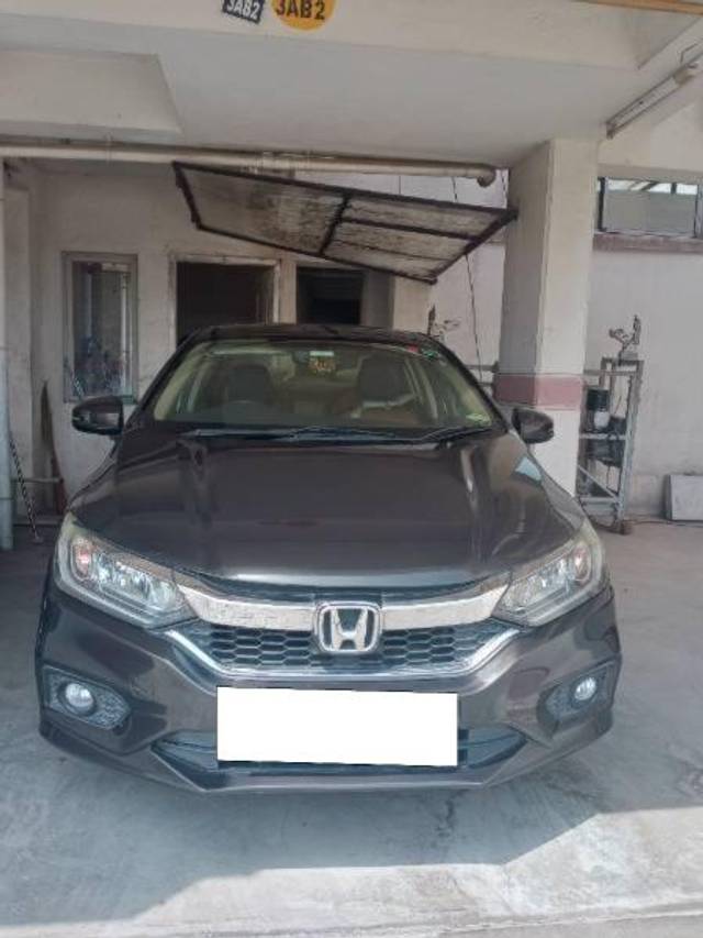 https://images10.gaadi.com/usedcar_image/4562779/original/processed_37ad9591-abd5-4ef9-a68d-ea8f663124d5.jpg?imwidth=6402