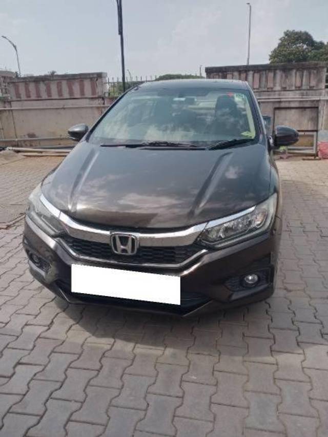 https://images10.gaadi.com/usedcar_image/4562779/original/processed_processed_a31a073e-9d88-4727-adf8-baeeeee17eee.jpg?imwidth=6400