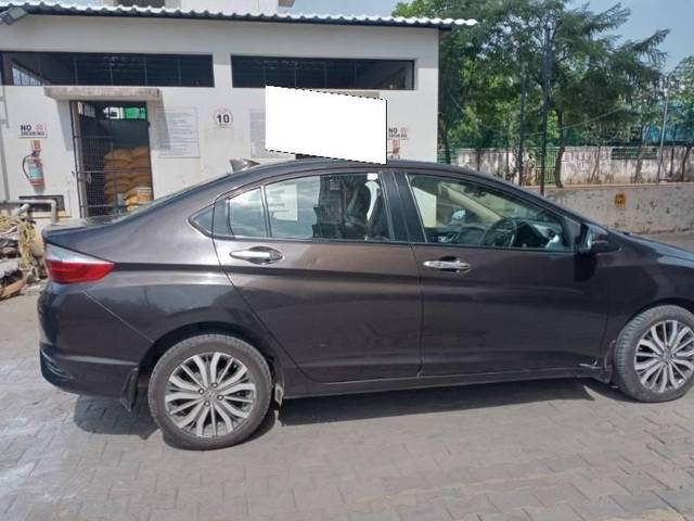 https://images10.gaadi.com/usedcar_image/4562779/original/processed_processed_d66364d9-291c-4bde-8d92-55991daf0dcb.jpg?imwidth=6402