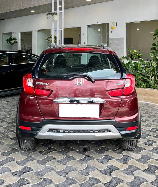 https://images10.gaadi.com/usedcar_image/4562814/original/processed_4a60ef127b97b8d575e2e4760c3f5b34.jpg?imwidth=6402