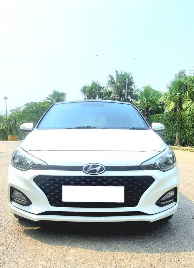 https://images10.gaadi.com/usedcar_image/4562821/original/processed_408e78e696a2fb4d76ccb275361898b5.jpg?imwidth=6400