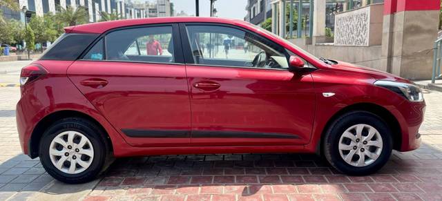 https://images10.gaadi.com/usedcar_image/4562833/original/processed_5b033f60a950461fb9eb1e83f1478c65.jpg?imwidth=6401
