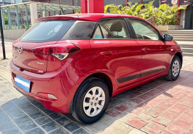 https://images10.gaadi.com/usedcar_image/4562833/original/processed_fdd97af22da96fcec2edd9f5e3697835.jpg?imwidth=6402