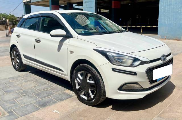 https://images10.gaadi.com/usedcar_image/4562837/original/processed_0f9f5cbb62c77f6257af58f5df5b35ac.jpg?imwidth=6400