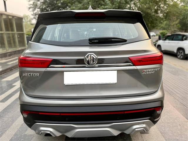 https://images10.gaadi.com/usedcar_image/4562841/original/processed_a2844ca4ab7fe1c15371eb3a9a676a50.jpg?imwidth=6402
