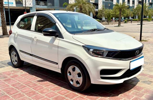 https://images10.gaadi.com/usedcar_image/4562843/original/processed_17b61995842f3a3772d24a1cbcf924b9.jpg?imwidth=6400
