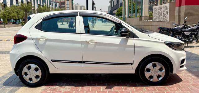 https://images10.gaadi.com/usedcar_image/4562843/original/processed_a77f2fa267ac6f453306266de250e161.jpg?imwidth=6401