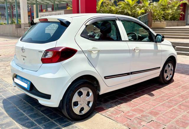 https://images10.gaadi.com/usedcar_image/4562843/original/processed_cda359a90ee4d0d59a6983919956888b.jpg?imwidth=6402