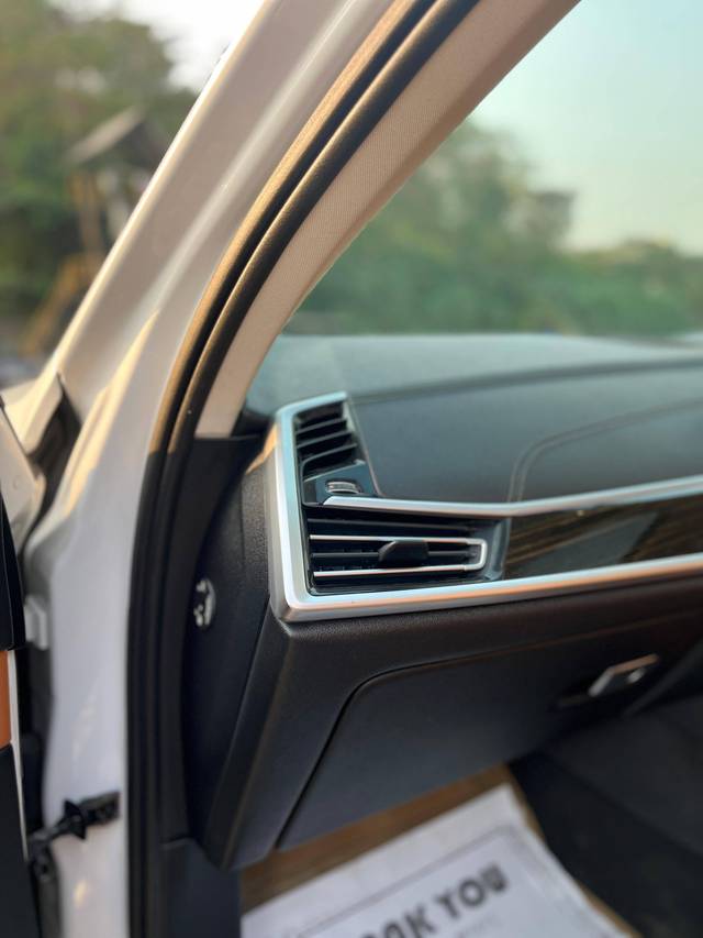 https://images10.gaadi.com/usedcar_image/4562845/original/processed_b2bfb0798ad0ba853f1640d2b6d8ef8d.jpg?imwidth=6400
