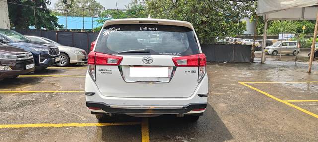https://images10.gaadi.com/usedcar_image/4562865/original/processed_2c2bdaea94b446bdbdd146ef4d270e42.jpg?imwidth=6402