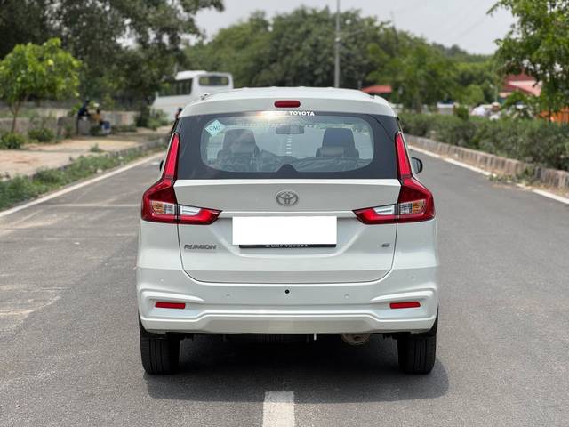 https://images10.gaadi.com/usedcar_image/4562871/original/processed_e9bedf1aeb3e9fd2d77eb1b9360e670e.jpg?imwidth=6402